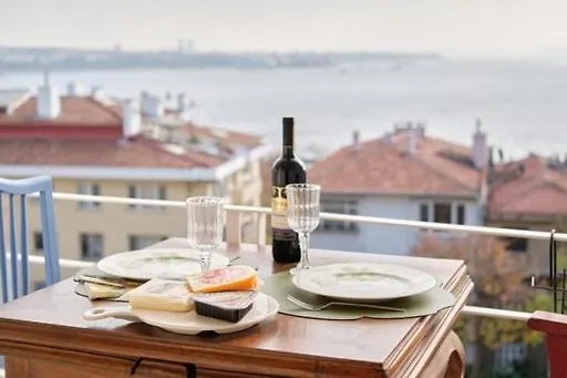 Apartment Central Apartment-Large Balcony With View Istanbul